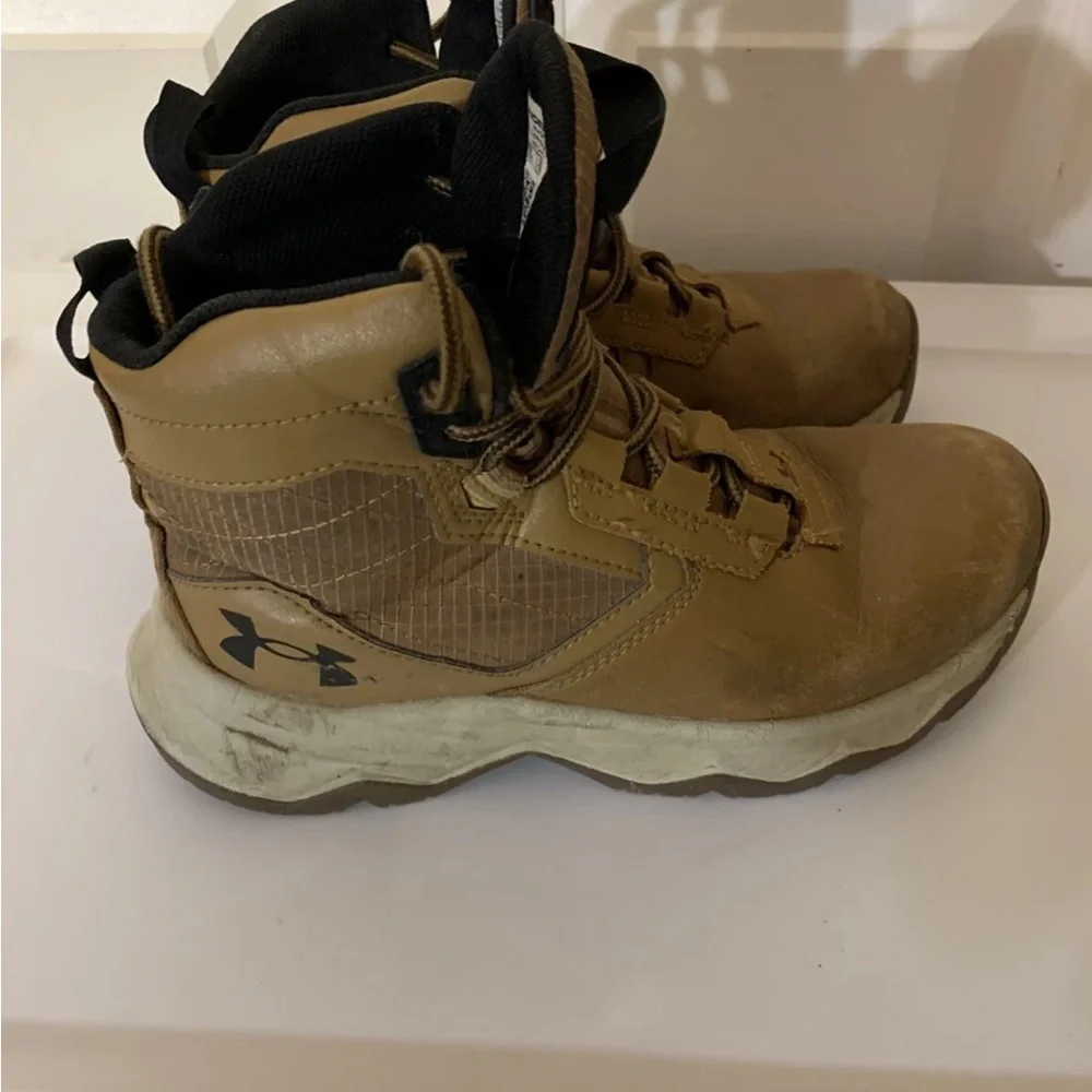 Under Armour youth Sz 4Y‎ Brown Athletic Shoes